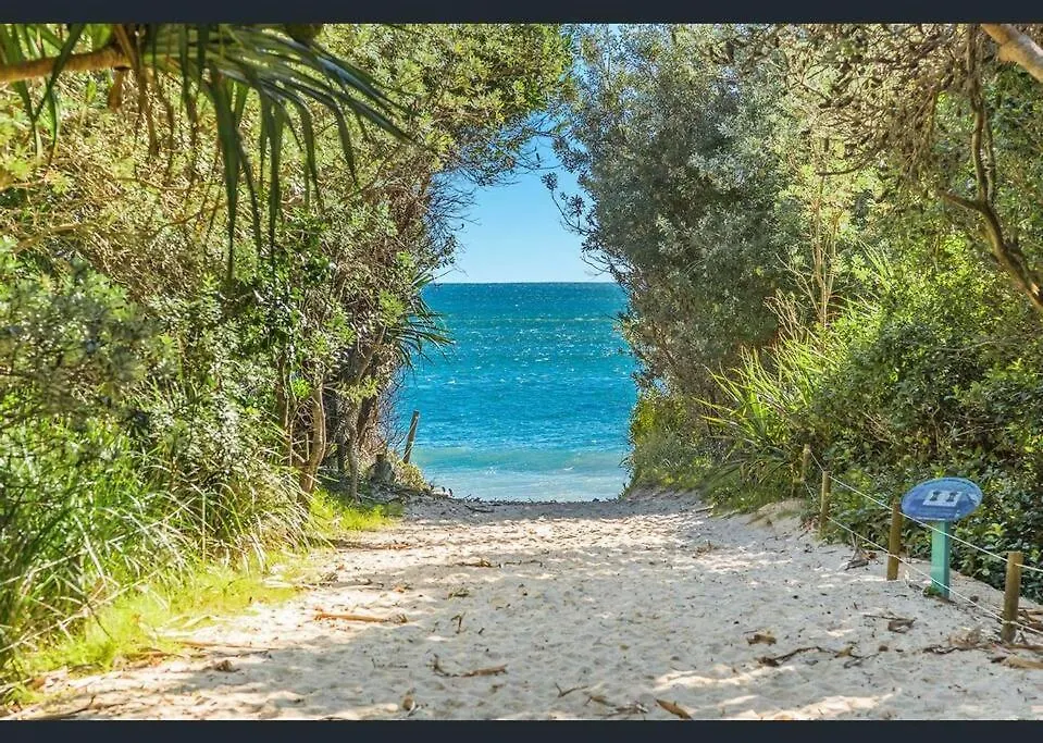 Castaway Opposite Clarkes Beach Byron Bay Lägenhet